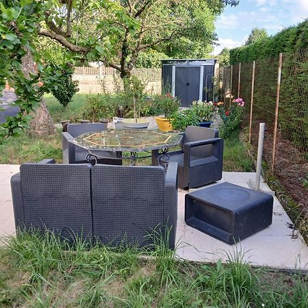 Gite Pavillon Kifadonfe 3 Ch Avec Cour Et Jardin Clos Villa Saint-Germain-Lembron Dış mekan fotoğraf